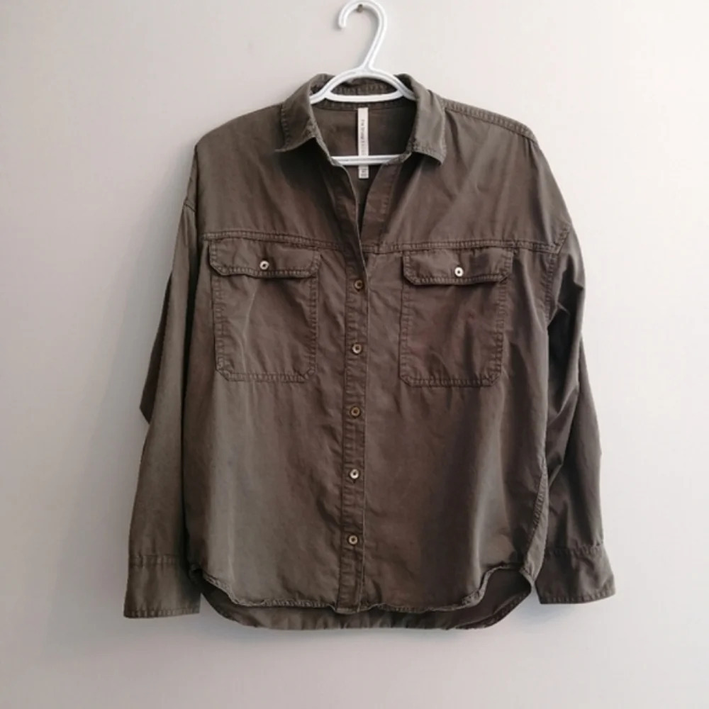 Aritzia The Group Babaton Boyfriend Utility Button Up Lyocell Mossy Green XS